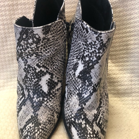 Union Bay Ankle Booties - Picture 3 of 5